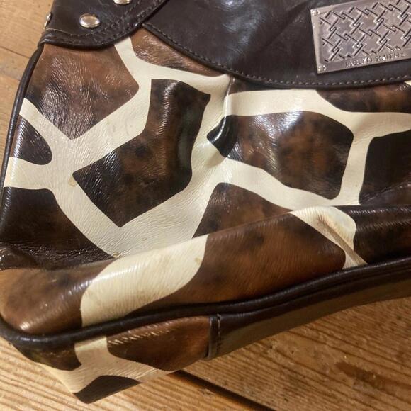 Jaclyn Smith Giraffe Print Leather Purse - Picture 4 of 7